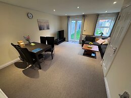 Sleeps8-familyfriendly-freeparking-30mintoheathrow