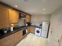 Sleeps8-familyfriendly-freeparking-30mintoheathrow