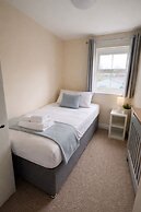 Sleeps8-familyfriendly-freeparking-30mintoheathrow
