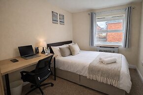 Sleeps8-familyfriendly-freeparking-30mintoheathrow