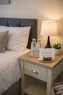 Sleeps8-familyfriendly-freeparking-30mintoheathrow