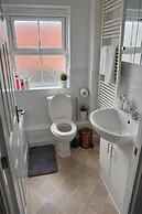 Sleeps8-familyfriendly-freeparking-30mintoheathrow