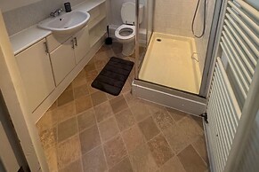 Sleeps8-familyfriendly-freeparking-30mintoheathrow