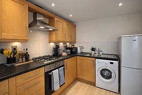 Sleeps8-familyfriendly-freeparking-30mintoheathrow