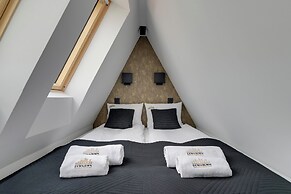 Old Town Chlebnicka Attic by Downtown Apartments
