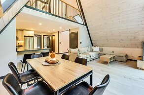 Hike, Ski & Explore: Serene Danbury Cabin w/ Sauna
