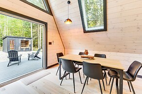 Hike, Ski & Explore: Serene Danbury Cabin w/ Sauna