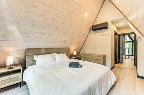 Hike, Ski & Explore: Serene Danbury Cabin w/ Sauna
