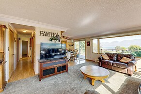 Hot Tub, Views & Private Dock: Polson Haven!
