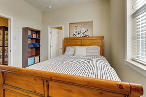 Explore Historic Dtwn! Walkable Loft in Murphy