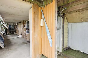 Dock + Water Access: Charlestown Beach Escape!