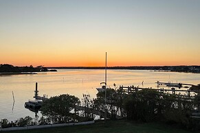 Dock + Water Access: Charlestown Beach Escape!