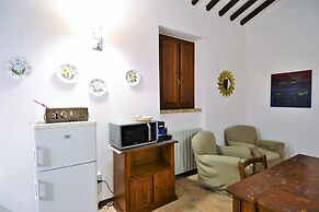 Countryside Retreat With Pool, Mantignana