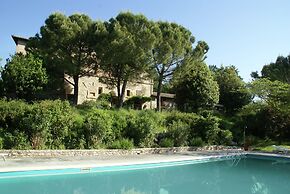 Countryside Retreat With Pool, Mantignana