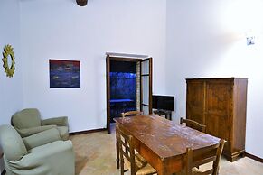 Countryside Retreat With Pool, Mantignana