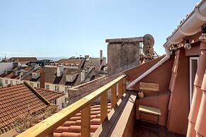 Bairro Alto Rooftop With Balcony AND View
