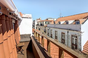 Bairro Alto Rooftop With Balcony AND View