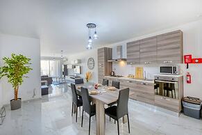 Apartment in Marsalforn Beaches Seaside Dining
