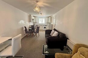 2 Bed Apartment-sleeps 4-free Parking