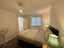 2 Bed Wolverhampton Apartment-sleeps 5