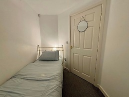 2 Bed Wolverhampton Apartment-sleeps 5