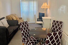 2 Bed Apartment-sleeps 4-free Parking