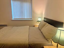 2 Bed Wolverhampton Apartment-sleeps 5