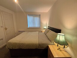 2 Bed Wolverhampton Apartment-sleeps 5