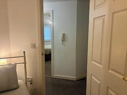 2 Bed Wolverhampton Apartment-sleeps 5