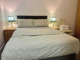 2 Bed Wolverhampton Apartment-sleeps 5