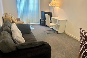 2 Bed Apartment-sleeps 4-free Parking