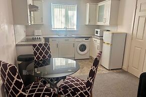 2 Bed Wolverhampton Apartment-sleeps 5
