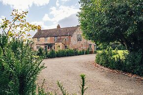 Stunning 4BD Home in Worcestershire