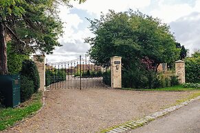 Stunning 4BD Home in Worcestershire