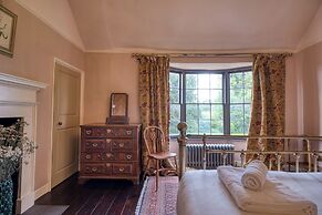 Stunning 4BD Home in Worcestershire