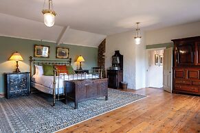 Stunning 4BD Home in Worcestershire