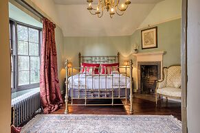 Stunning 4BD Home in Worcestershire