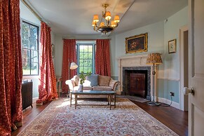 Stunning 4BD Home in Worcestershire
