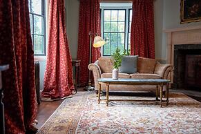 Stunning 4BD Home in Worcestershire
