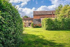 Stunning 4BD Home in Worcestershire