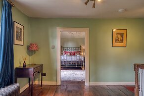 Stunning 4BD Home in Worcestershire