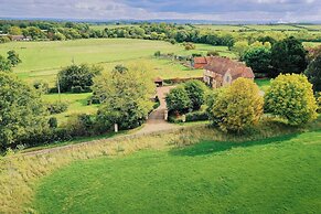 Stunning 4BD Home in Worcestershire