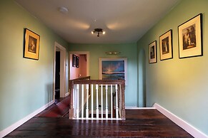 Stunning 4BD Home in Worcestershire