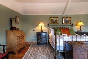 Stunning 4BD Home in Worcestershire
