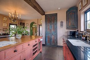 Stunning 4BD Home in Worcestershire