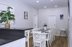 Hello Summer! 4 Bedroom Villa