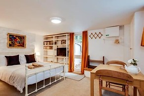 Basement Studio in Summertown With Kitchenette
