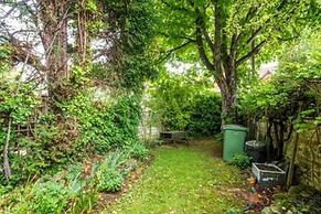 Basement Studio in Summertown With Kitchenette