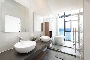 The Alpine Lakeview Luxe Retreat