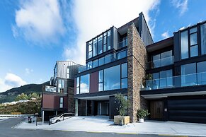 The Alpine Lakeview Luxe Retreat